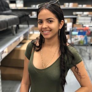 Meet your Posher, Jenniffer